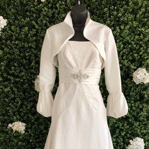 Enzoani Nymph Ivory Size 4 and matching Jacket